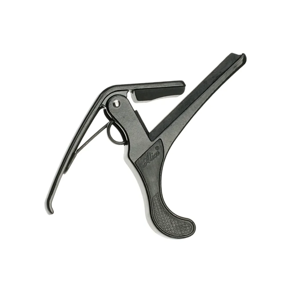 Capotraste Alice A007C de color negro para guitarra clásica con sistema de pinza.