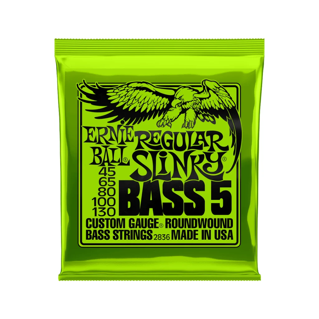 Empaque frontal de cuerdas para bajo eléctrico de 5 cuerdas Ernie Ball Regular Slinky 2836 calibre 45-130.