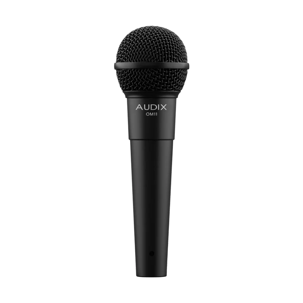 Vista frontal de micrófono dinámico Audix OM11 negro. Muestra rejilla metálica y cuerpo con logotipo impreso.
