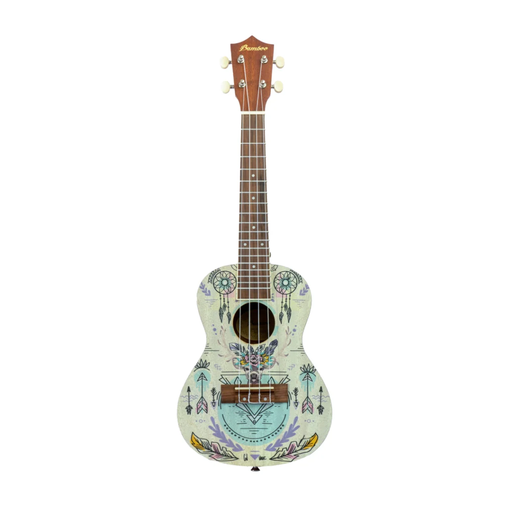 Vista frontal de ukelele Bamboo Dreams Line Indie. Cuerpo con ilustración de venado y motivos tribales